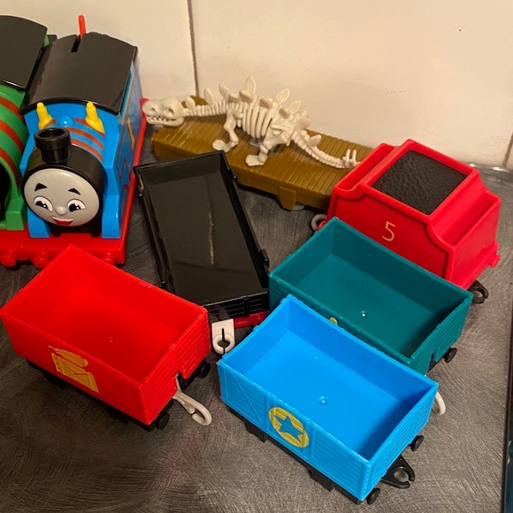 (10 items) Thomas & Friends Train Toy Bundle battery operated - Picture 2 of 8